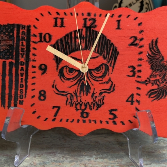 Harley Davidson skull clock laser engraved - Picture 2 of 3